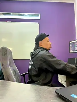 fitsexyman online show from November 17, 2025, 12:31 pm