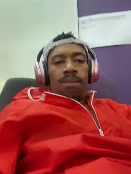 fitsexyman online show from October 15, 2025, 8:33 am