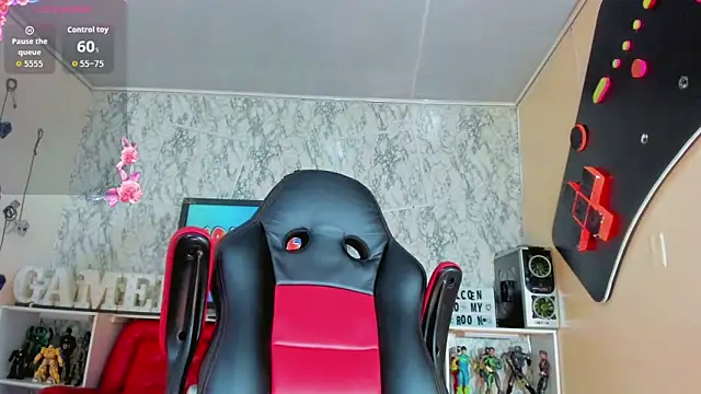 Candy Walker  online show from October 13, 2025, 7:15 pm