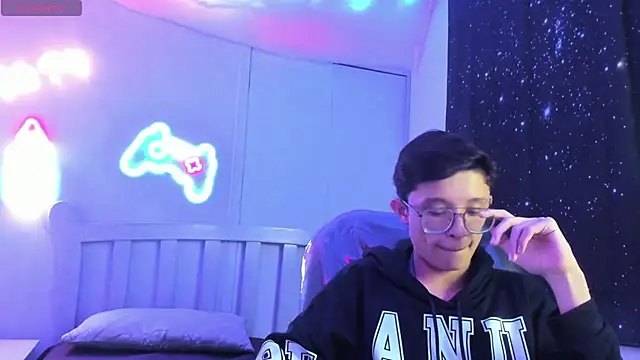 Snapshot of SantiagoRusso18 chatting on October 2, 2025, 1:09 am SantiagoRusso18 online show from October 2, 2025, 1:09 am