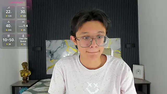 Snapshot of SantiagoRusso18 chatting on November 22, 2025, 4:00 am SantiagoRusso18 online show from November 22, 2025, 4:00 am