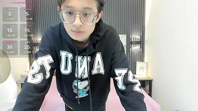 Snapshot of SantiagoRusso18 chatting on November 16, 2025, 1:54 am SantiagoRusso18 online show from November 16, 2025, 1:54 am