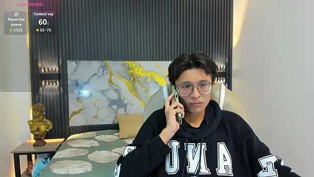 Snapshot of SantiagoRusso18 chatting on November 21, 2025, 2:32 am SantiagoRusso18 online show from November 21, 2025, 2:32 am