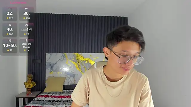 SantiagoRusso18 online show from December 19, 2025, 12:51 pm