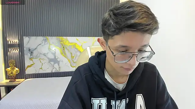 Snapshot of SantiagoRusso18 chatting on September 15, 2025, 1:11 pm SantiagoRusso18 online show from September 15, 2025, 1:11 pm