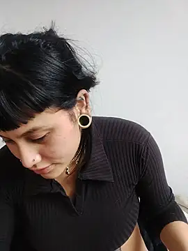 Eva Clark01 online show from November 30, 2025, 3:13 pm