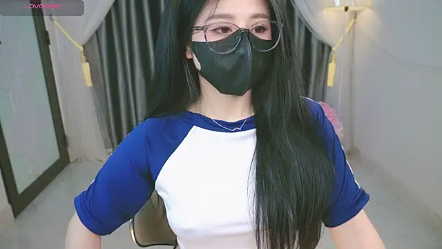 miu iu24 online show from October 30, 2025, 4:55 am