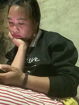 Snapshot of tuyetnhi-00 chatting on December 15, 2025, 10:32 am tuyetnhi-00 online show from December 15, 2025, 10:32 am