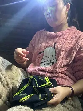 Snapshot of tuyetnhi-00 chatting on December 14, 2025, 2:07 am tuyetnhi-00 online show from December 14, 2025, 2:07 am