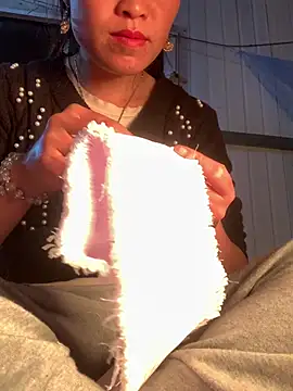 Snapshot of tuyetnhi-00 chatting on January 15, 2026, 11:13 am tuyetnhi-00 online show from January 15, 2026, 11:13 am