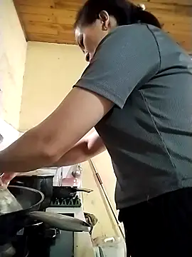 Snapshot of tuyetnhi-00 chatting on October 12, 2025, 5:09 am tuyetnhi-00 online show from October 12, 2025, 5:09 am