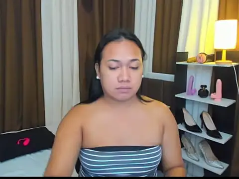 Snapshot of TsUncutKaren chatting on October 3, 2025, 5:31 am TsUncutKaren online show from October 3, 2025, 5:31 am