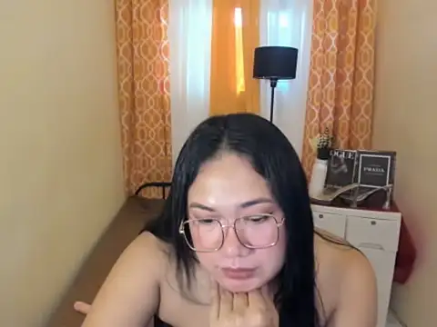 TsUncutKaren online show from April 14, 2026, 6:07 am