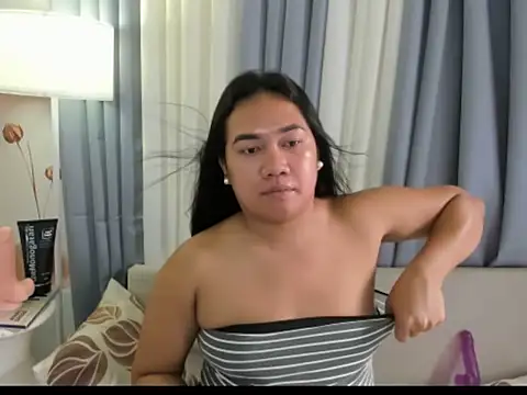 Snapshot of TsUncutKaren chatting on November 18, 2025, 4:49 am TsUncutKaren online show from November 18, 2025, 4:49 am