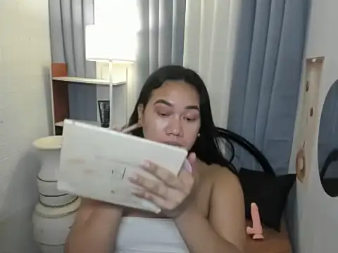 Snapshot of TsUncutKaren chatting on November 25, 2025, 5:30 am TsUncutKaren online show from November 25, 2025, 5:30 am