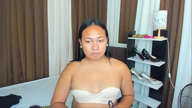 Snapshot of TsUncutKaren chatting on September 11, 2025, 5:40 am TsUncutKaren online show from September 11, 2025, 5:40 am