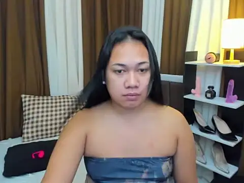 Snapshot of TsUncutKaren chatting on October 13, 2025, 5:09 am TsUncutKaren online show from October 13, 2025, 5:09 am