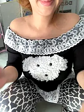 Tiffany-yy online show from November 29, 2025, 5:51 am