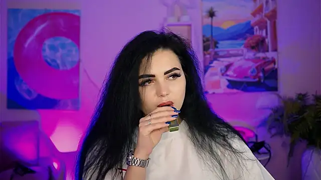 NaomiWilsons online show from October 13, 2025, 8:27 am