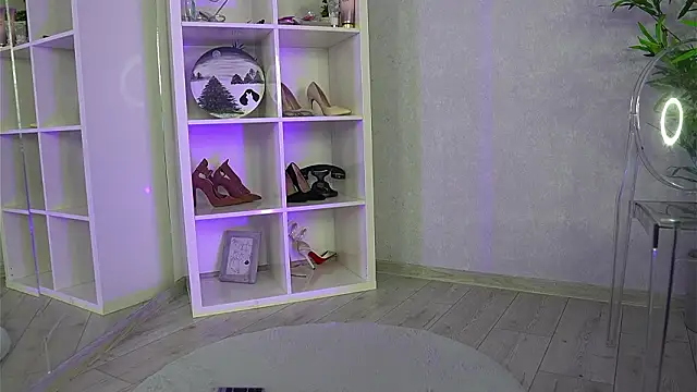 EveWilder online show from February 5, 2026, 5:47 am