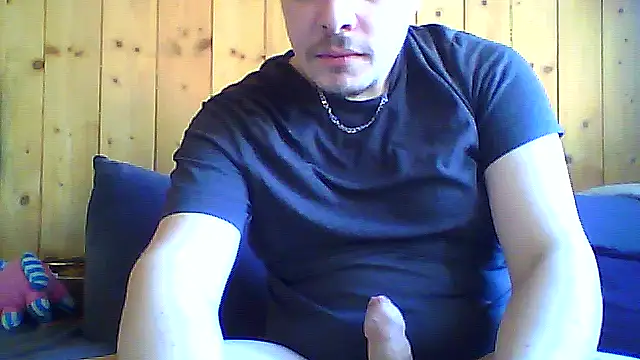 Snapshot of Marco1998ig chatting on April 23, 2026, 8:43 am Marco1998ig online show from April 23, 2026, 8:43 am