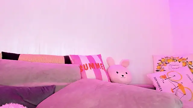 RileyNox online show from April 14, 2026, 4:28 am