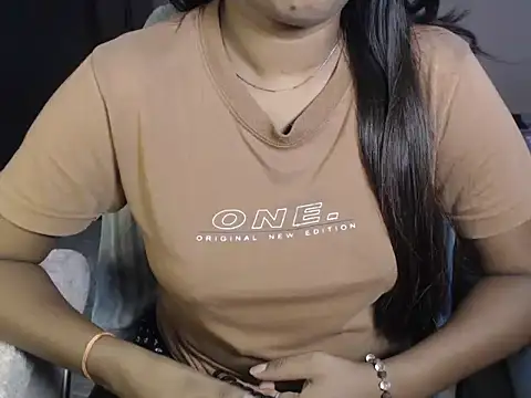 Snapshot of hot_riaa25 chatting on July 1, 2026, 5:46 pm hot riaa25 online show from July 1, 2026, 5:46 pm