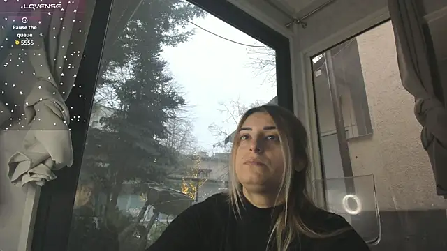 Ella Vee online show from December 16, 2025, 6:28 am