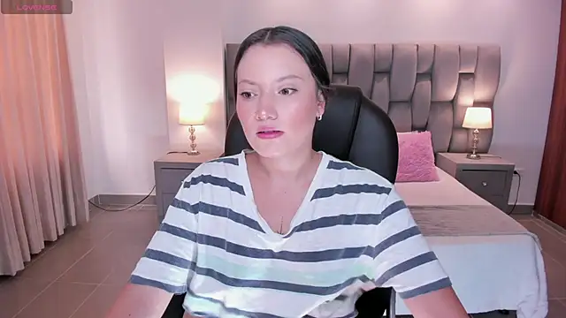 nylaa rose online show from October 4, 2025, 6:42 pm