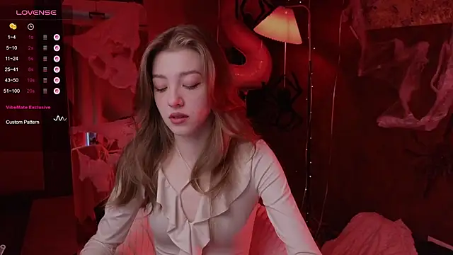 Snapshot of AstraMist chatting on October 26, 2025, 6:25 am AstraMist online show from October 26, 2025, 6:25 am