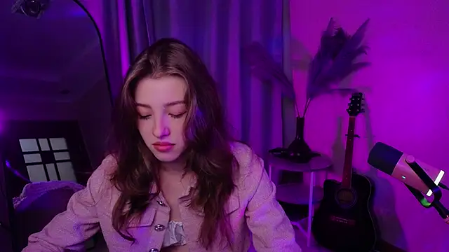 Snapshot of AstraMist chatting on September 22, 2025, 1:28 pm AstraMist online show from September 22, 2025, 1:28 pm