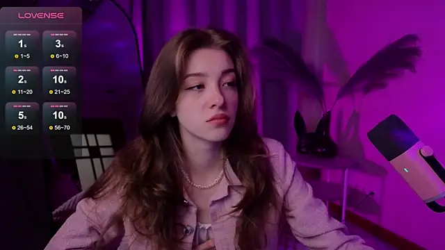 Snapshot of AstraMist chatting on September 30, 2025, 1:50 pm AstraMist online show from September 30, 2025, 1:50 pm