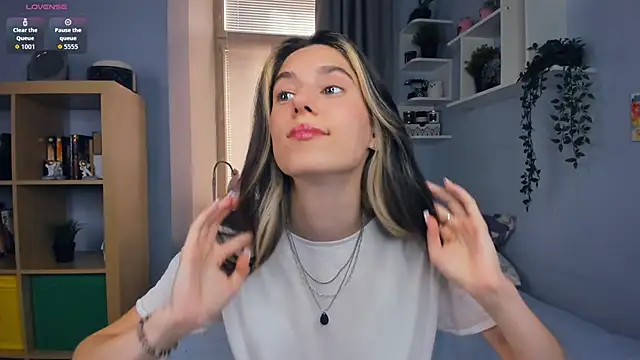 AntonettaTarring online show from September 30, 2025, 7:25 am