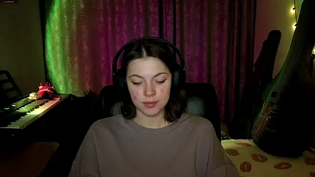 CutieAnny online show from April 9, 2026, 8:15 pm