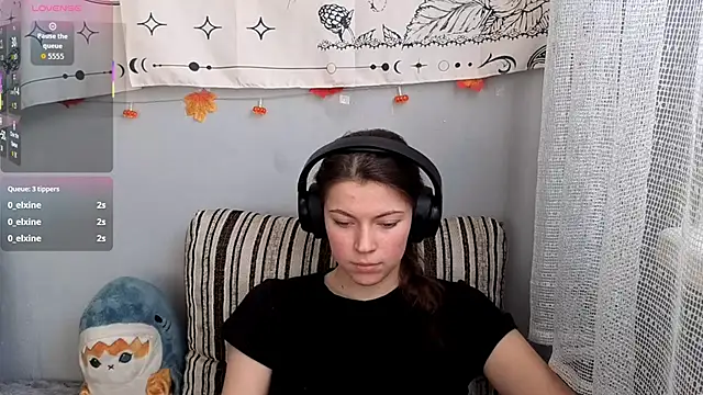 CutieAnny online show from November 22, 2025, 6:34 am