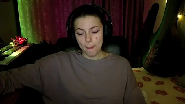 CutieAnny online show from April 10, 2026, 9:33 pm