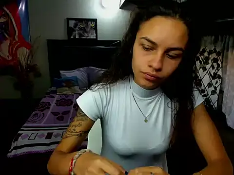 Snapshot of Skylovershot chatting on December 1, 2025, 1:45 pm Skylovershot online show from December 1, 2025, 1:45 pm