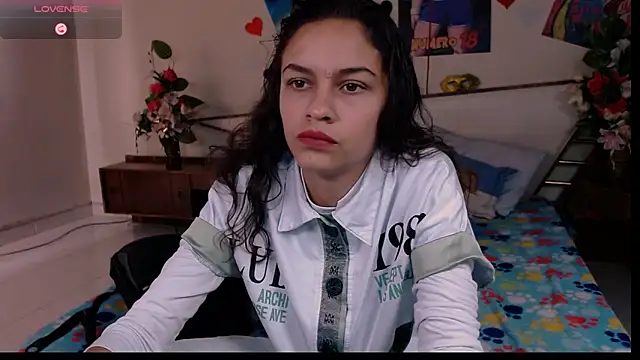 Snapshot of Skylovershot chatting on October 15, 2025, 1:52 pm Skylovershot online show from October 15, 2025, 1:52 pm