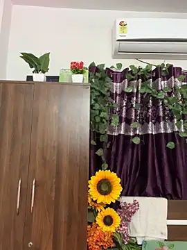 V-Hot-Sweti online show from October 16, 2025, 7:33 pm