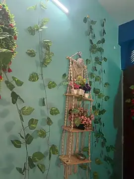 V-Hot-Sweti online show from April 15, 2026, 4:44 pm