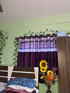 V-Hot-Sweti online show from September 24, 2025, 1:13 am