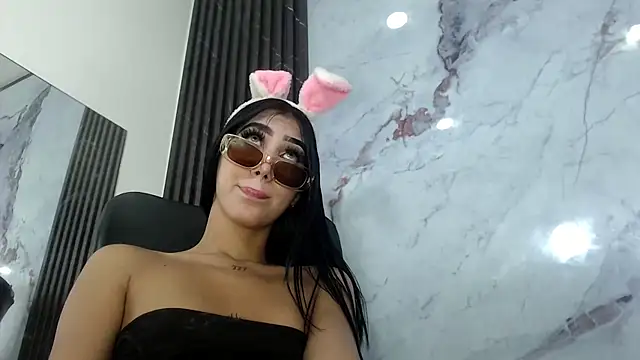 CamelyHott online show from October 8, 2025, 7:25 pm