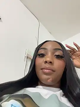 zaracollins01 online show from February 25, 2026, 11:48 pm