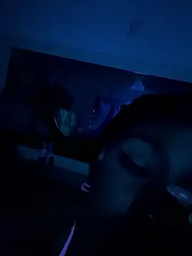 zaracollins01 online show from September 13, 2025, 5:40 am