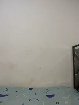 zaracollins01 online show from May 21, 2026, 7:33 pm