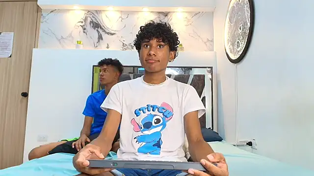 LONDON BOYS1 online show from October 1, 2025, 1:22 am