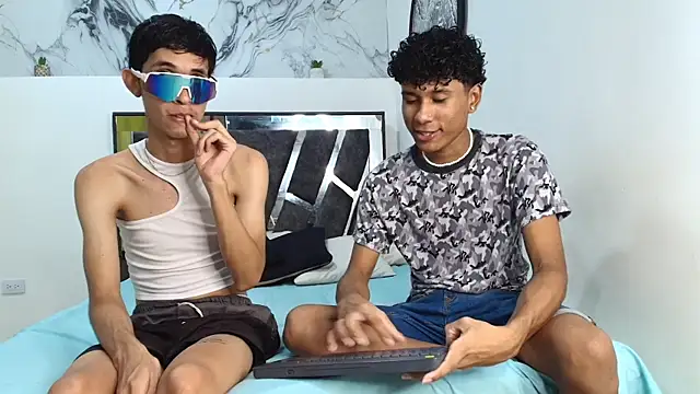 LONDON BOYS1 online show from November 8, 2025, 1:20 am