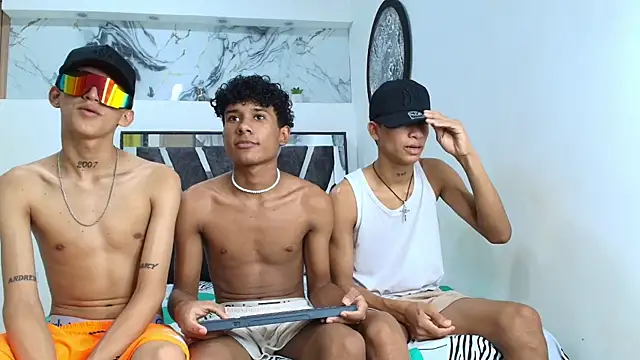 LONDON BOYS1 online show from November 23, 2025, 1:59 am