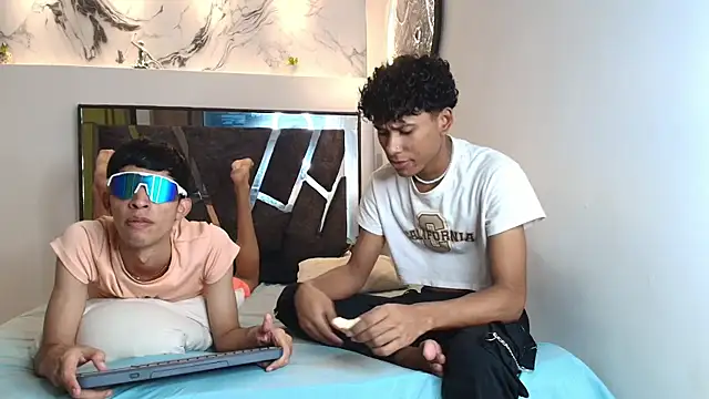 LONDON BOYS1 online show from November 11, 2025, 1:11 am