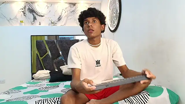 LONDON BOYS1 online show from October 21, 2025, 1:16 am